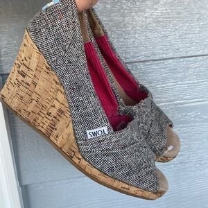 Toms Grey Wedge shoes size Women’s 6